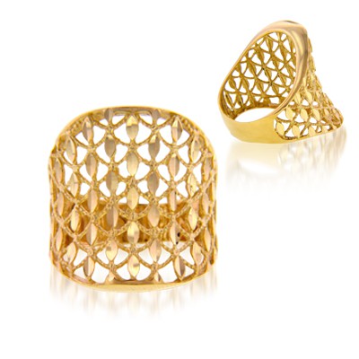  Anillo, canal, visos margarita, en oro amarillo de 18 kilates.